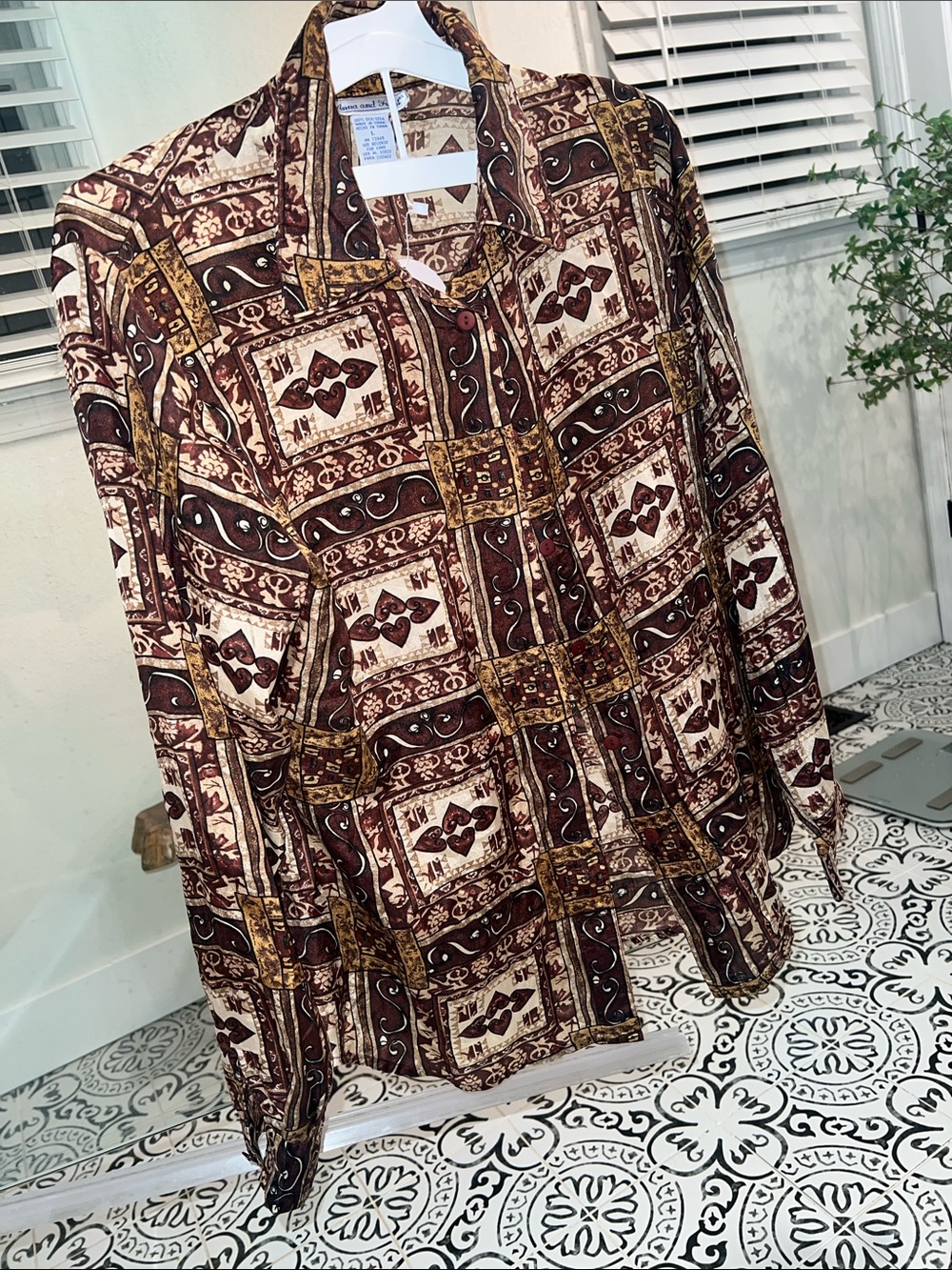 Vintage-Inspired womens Button-Up Shirt in Brown & Cream